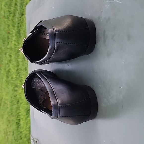 Seychelles Black Loafers with Gold Buckle Size 9W - Picture 4 of 12